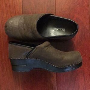 Bjorndal Women’s Clogs, Size 7